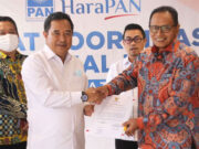 Penandatangan Berita Acara Serah Terima Penyaluran Bantuan Keuangan Partai Politik