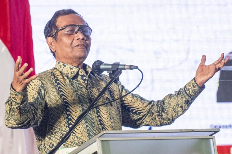 Mahfud MD Nilai Penegakan Hukum dalam Penanggulangan Karhutla