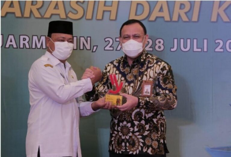 Membangun Peran Serta Masyarakat Jadi Pionir Antikorupsi