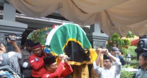 Tjahjo Kumolo Wafat, Mensesneg Pratikno jadi Inspektur Upacara Pemakaman