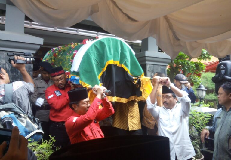 Tjahjo Kumolo Wafat, Mensesneg Pratikno jadi Inspektur Upacara Pemakaman