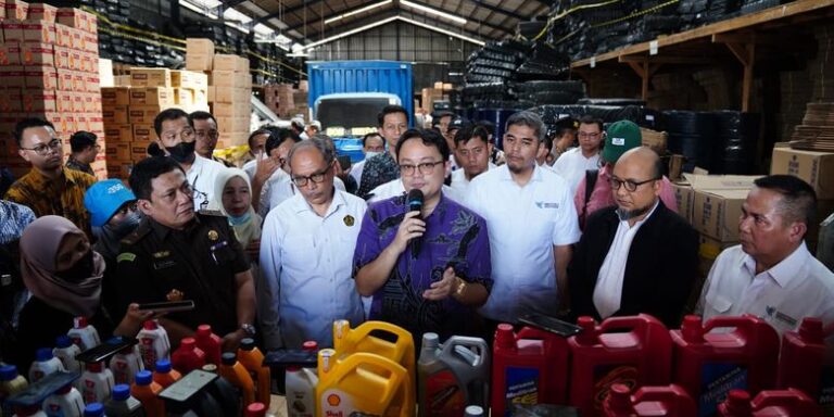 Kemendag Gerebek Pabrik Pelumas Ilegal, Total Produk Rp.16,5 Miliar