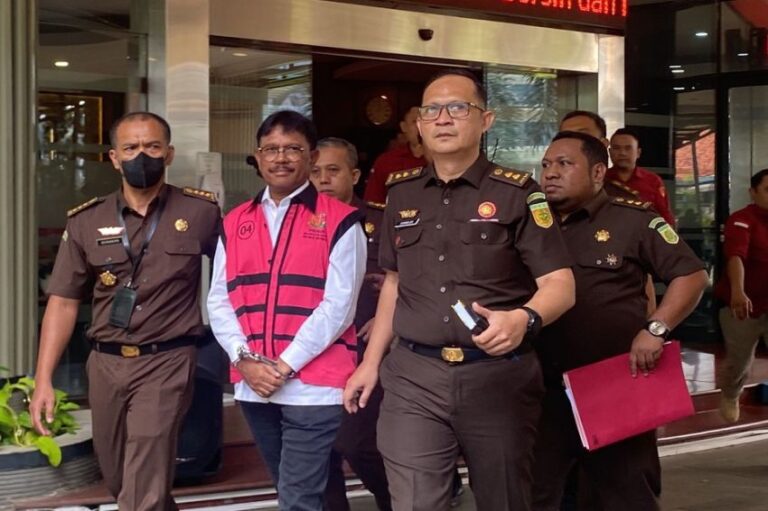 Johnny Plate Jalani Sidang Perdana Kasus Korupsi BTS Kominfo