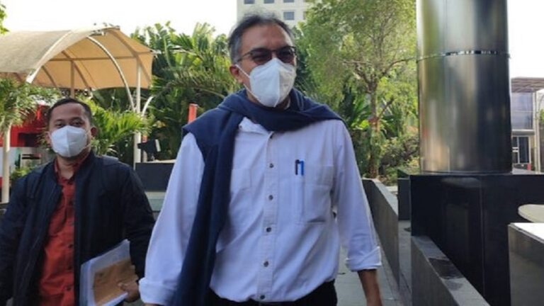 KPK Periksa Eks Dirjen Minrba Terkait Dugaan Korupsi Izin Tambang