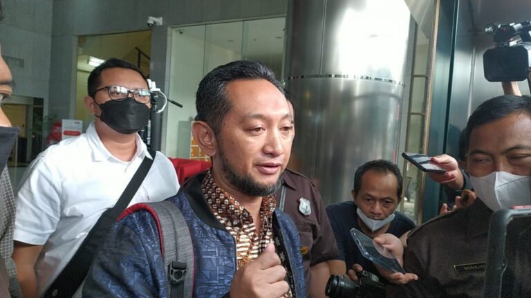 KPK Telusuri Bengkel Mobil Antik Milik Eks Kepala Bea Cukai Makassar