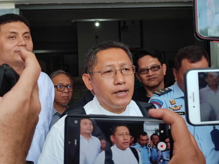 Anas Urbaningrum Resmi Bebas Murni