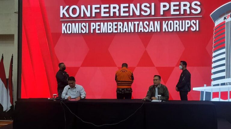 KPK Tahan Sekretaris DPRD Pemalang Terkait Kasus Jual Beli Jabatan