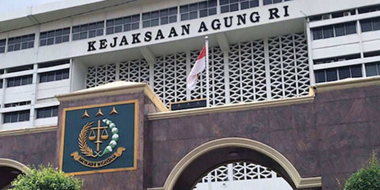 Kejagung Tangkap Dirut PT Lawu Agung Mining di Jakbar Terkait Korupsi Rp5,7 Triliun