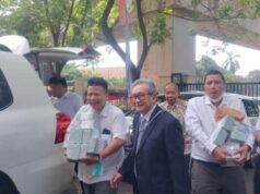 Maqdir Ismail Penuhi Panggilan Kejagung, Bawa Uang Rp27 Miliar