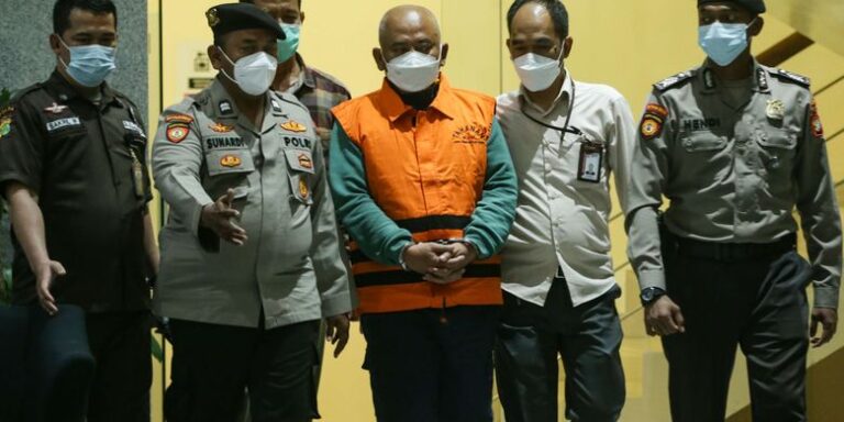 KPK Eksekusi Eks Walkot Bekasi Rahmat Effendi ke Lapas Cibinong