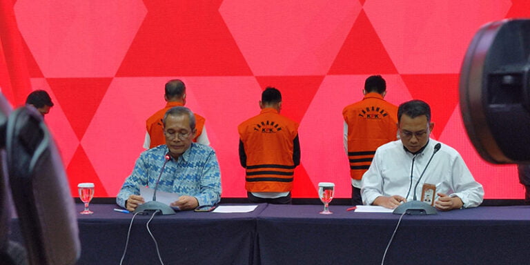 KPK Periksa 3 Tersangka Kasus Korupsi Bansos