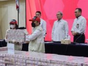 KPK Periksa Direktur PT RDG Airlines Terkait Perintah Lukas Enembe Angkut Uang Miliaran Rupiah dari Papua