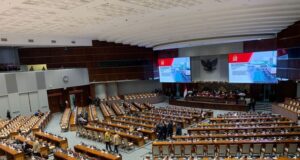 Gelar Rapat Paripurna, DPR Sahkan Revisi UU ITE Jadi Undang-Undang