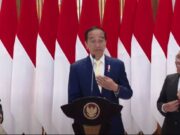 Gunakan Dasi Kuning, Presiden Jokowi : Saya Nyaman dengan Golkar