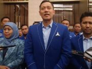 Ketum Demokrat AHY Serahkan Surat Rekomendasi ke Khofifah-Emil Sebagai Cagub-Cawagub