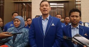 Ketum Demokrat AHY Serahkan Surat Rekomendasi ke Khofifah-Emil Sebagai Cagub-Cawagub