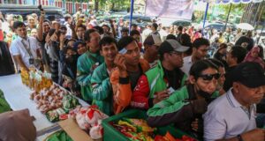 Polemik Pembagian Bansos TPN Ganjar-Mahfud Vs TKN Prabowo-Gibran