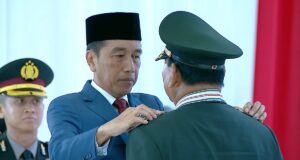 Kontroversi Jenderal Kehormatan Prabowo Anugerah Presiden Jokowi