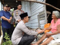 *Wujud Kepedulian, Kapolres Tapteng Kunjungi Warga Lansia yang Sakit*