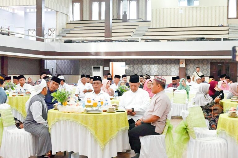 Pemkab Tapteng Gelar Buka Puasa Bersama, Bupati Tapteng Lepas 52 Tim Safari Ramadhan.