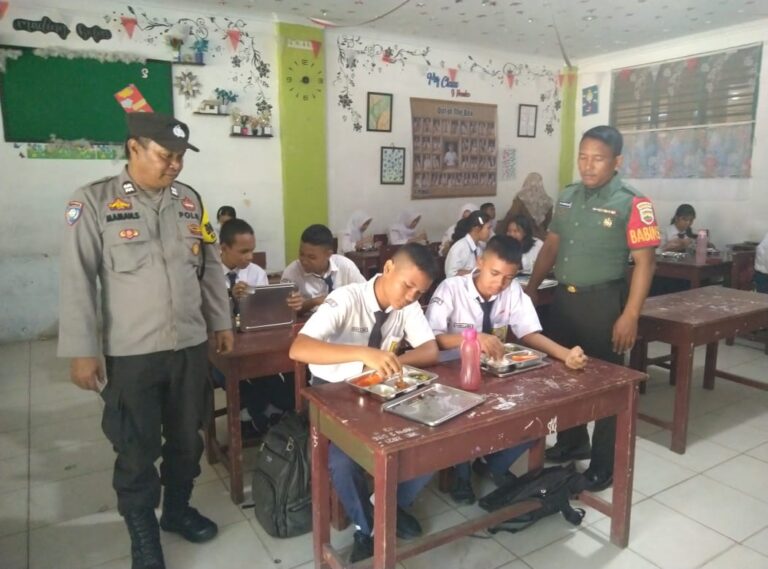 *Personil Polres Sibolga Pantau Program Makanan Bergizi Gratis Di Kota Sibolga*