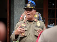 Satpol PP Tertibkan Sejumlah PKL di Kawasan GOR Saparua