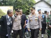 Kapolresta Bandung, Kombes Pol Aldi Subartono, melaksanakan patroli dan pengecekan ke sejumlah gereja di Kabupaten