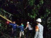 Polisi Sigap Tangani Bencana Tanah Longsor di Kadupugur, Ciamis