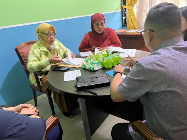Foto: LSM GRASI saat mendampingi korban dalam agenda koordinasi di UPT PPA Provinsi Riau. (Dok. LSM GRASI/Redaksi Majalahukum.com)