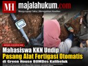 Mahasiswa KKN Undip Pasang Alat Fertigasi Otomatis di Green House BUMDes Kalibeluk