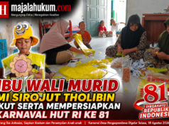 Ibu Wali Murid MI Sirojut Tholibin Antusias Persiapkan Karnaval HUT RI ke-81