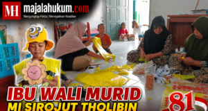 Ibu Wali Murid MI Sirojut Tholibin Antusias Persiapkan Karnaval HUT RI ke-81