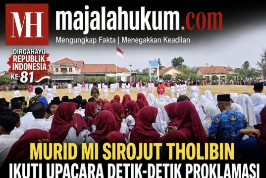 Murid MI Sirojut Tholibin Ikuti Upacara Detik-Detik Proklamasi HUT RI ke-81 di Lapangan Rengaspendawa