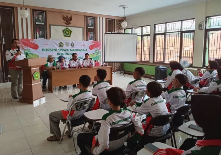 Kemenag Kabupaten Bandung Lepas Kontingen Porseni Madrasah Jabar 2026, Tekankan Persatuan dan Keselamatan Atlet