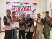 Yayat Ruhiyat Resmi Daftar Bacalon Kades Rawa Lele, Diantar Istri dan Simpatisan Berjalan Kaki
