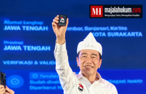 Jokowi Tunjukkan KTA PSI di Bandung, Struktur Partai Diminta Aktif hingga Akar Rumput