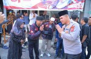 Kabid Humas Polda Jabar Bertakziah dan Salat Jenazah untuk Almarhum Rudi Agus Mulyana
